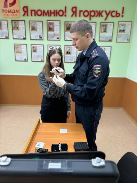Учащиеся школы Амурска посетили в районный отдел полиции и узнали о службе в органах внутренних дел